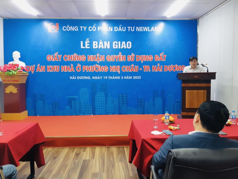 Bàn giao giấy chứng nhận quyền sử dụng đất dự án khu nhà ở phường Nhị Châu